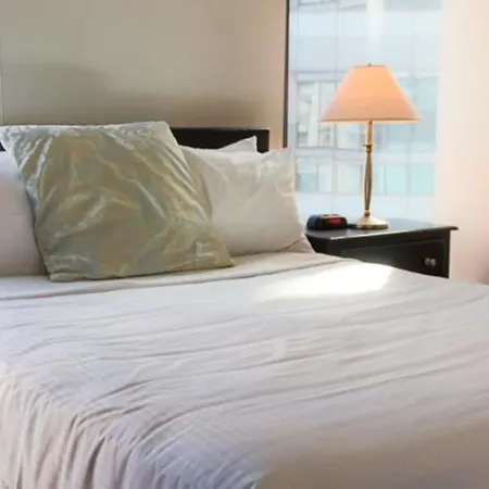 Bridgestreet At State And Grand Aparthotel 4*