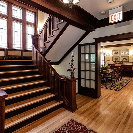 Lang House B&B - Chicago Bed & Breakfast