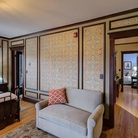 Lang House B&B - Chicago Bed & Breakfast