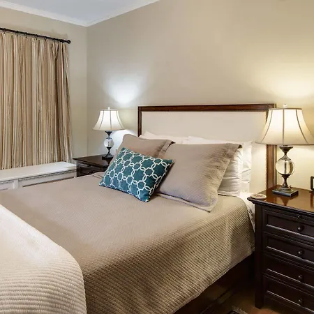 Lang House B&B - Chicago Bed & Breakfast