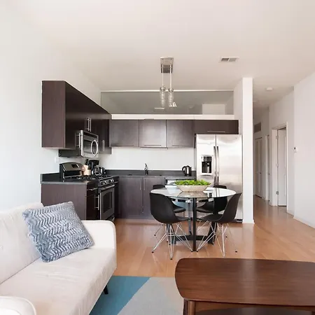 Sonder Lincoln Park 3*