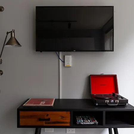 The Plymouth Deluxe Suites By Sonder Chicago