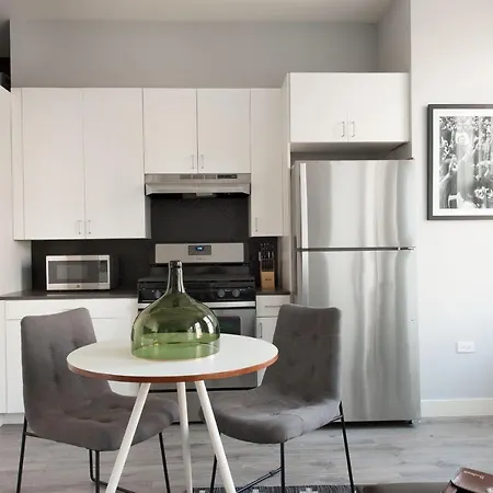 The Plymouth Classic Suites By Sonder Chicago