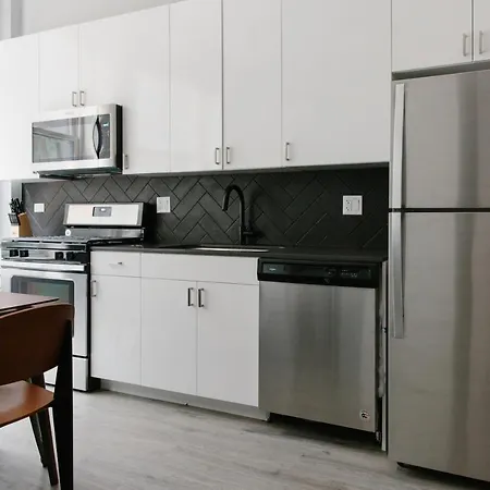 The Plymouth Deluxe Suites By Sonder Chicago