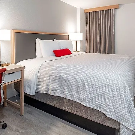 Saint Clair - Magnificent Mile 4*