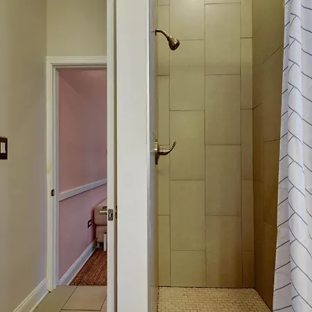 Audubon Atrium Apartment *