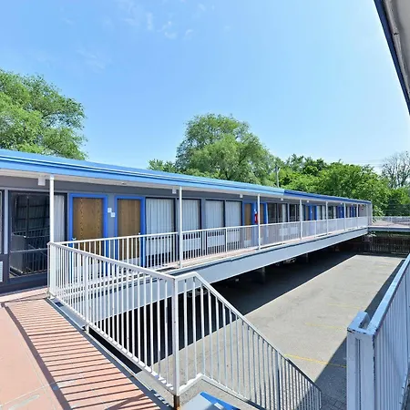 Rodeway North Shore - Lincolnwood Inn