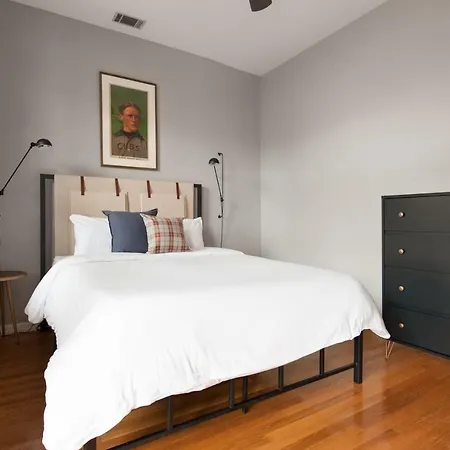Aparthotel Sonder — Wrigley Field Chicago