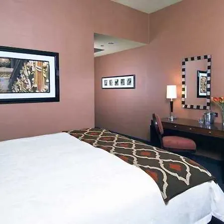 Hampton Majestic Theatre District 3*