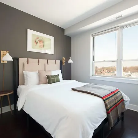 Aparthotel Sonder — Restaurant Row Chicago