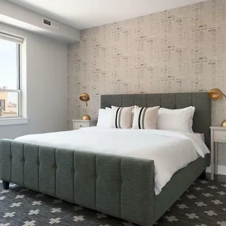 Sonder — Restaurant Row 4* Chicago