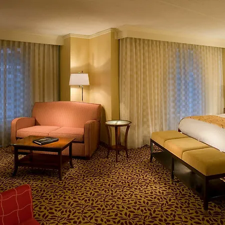 Courtyard By Marriott At Medical District-uic Hotel 3*