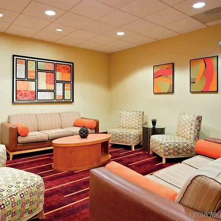 Hotel La Quinta & By Wyndham Downtown