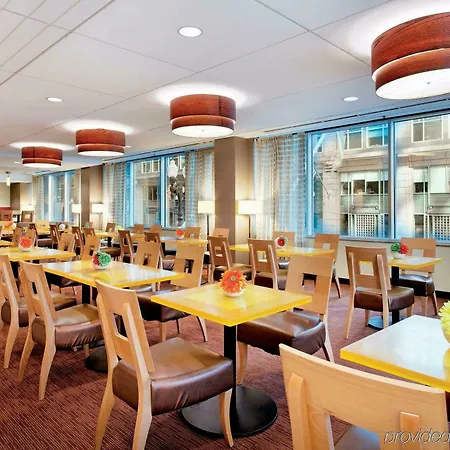 La Quinta & By Wyndham Downtown Hotel