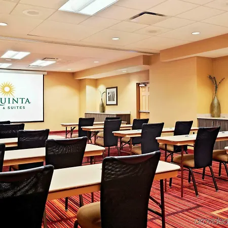 La Quinta & By Wyndham Downtown