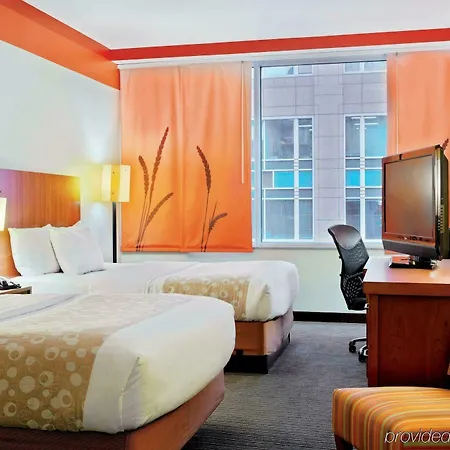 La Quinta & By Wyndham Downtown Hotel