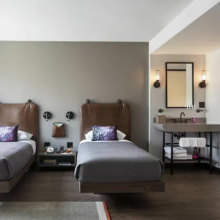 Moxy Downtown Hotel Chicago