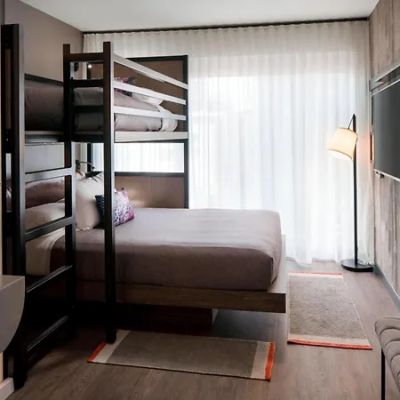 Moxy Downtown 3* Chicago