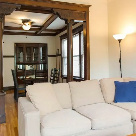 Apartment Wrigley Oasis! Steps From The Field! - 3bd 1ba
