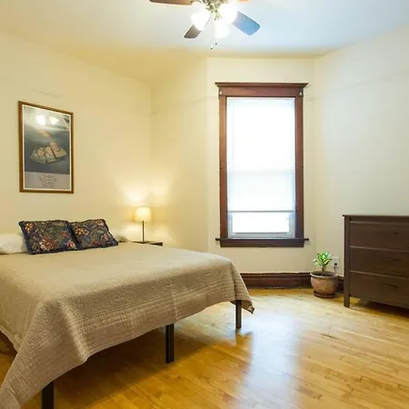 Apartment Wrigley Oasis! Steps From The Field! - 3bd 1ba *