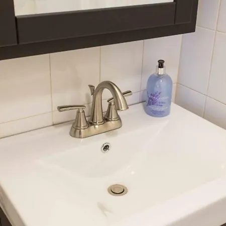 Apartment Wrigley Oasis! Steps From The Field! - 3bd 1ba *
