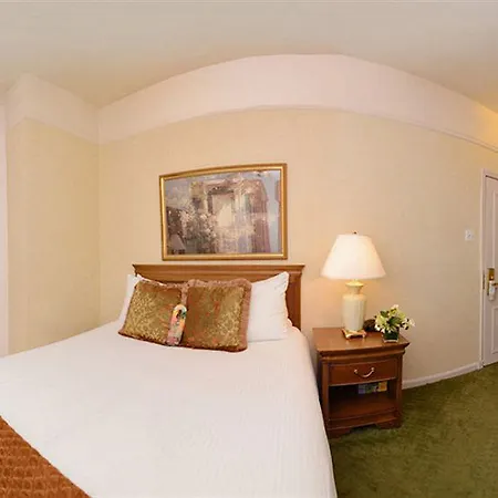 The Willows 3* Chicago