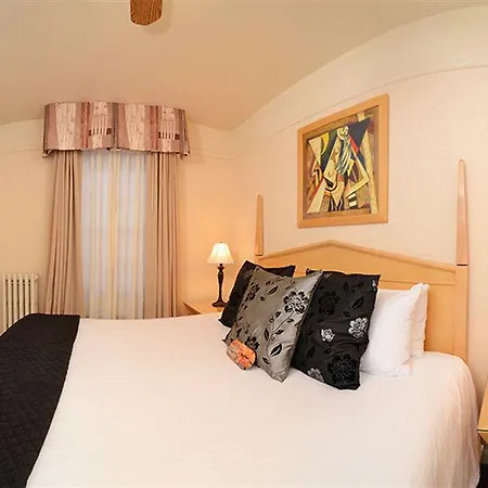 Hotel City Suites Hotel 3*