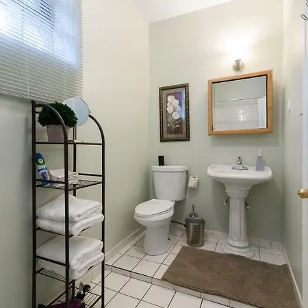 1549 North Maplewood Avenue Apartment *
