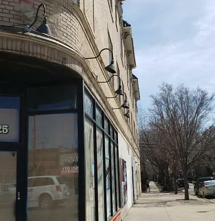 1549 North Maplewood Avenue Apartment *