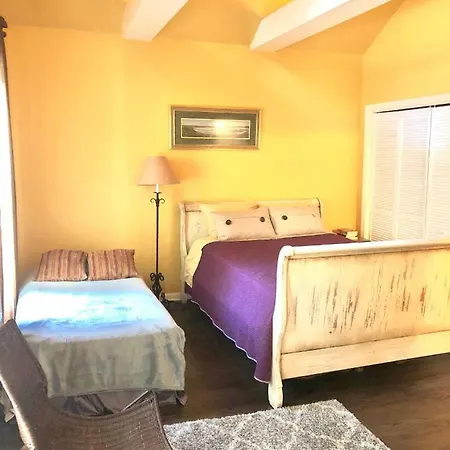 Holiday home 5 Bedroom Huge House In Location Parking Fireplace Back Yard Chicago