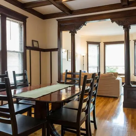 Apartment Wrigley Oasis! Steps From The Field! - 3bd 1ba *