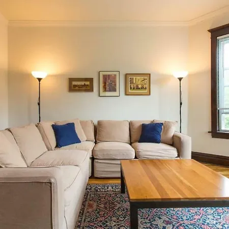 Apartment Wrigley Oasis! Steps From The Field! - 3bd 1ba *