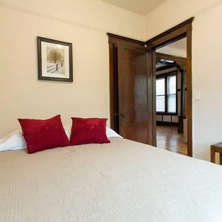 Apartment Wrigley Oasis! Steps From The Field! - 3bd 1ba *