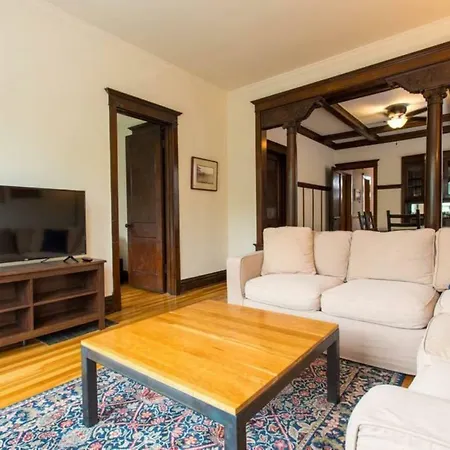 Wrigley Oasis! Steps From The Field! - 3bd 1ba Apartment *