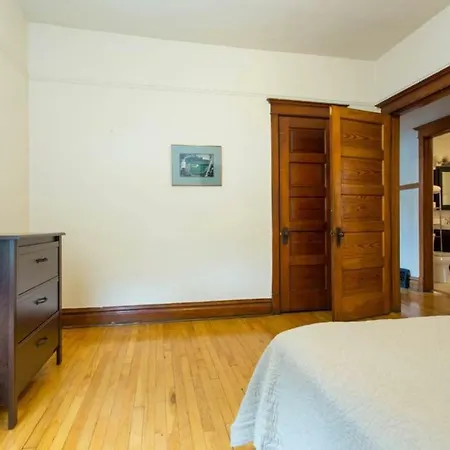 Wrigley Oasis! Steps From The Field! - 3bd 1ba Apartment
