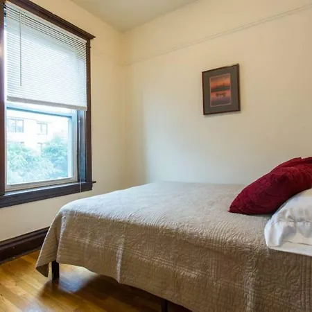 Wrigley Oasis! Steps From The Field! - 3bd 1ba Apartment *