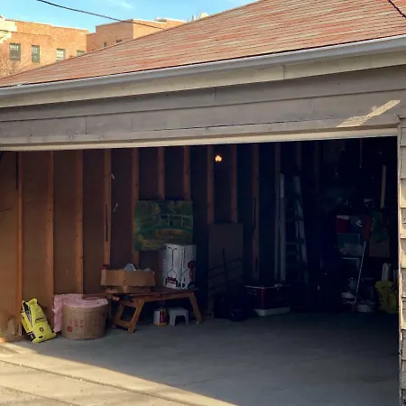 4 Bedroom In Location Parking Fireplace Back Yard Pets Welcome Holiday home Chicago