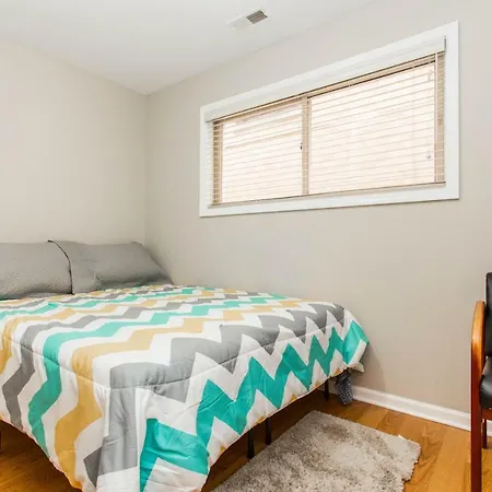 4 Bedroom In Location Parking Fireplace Back Yard Pets Welcome *