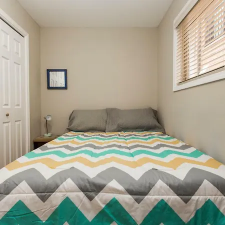 4 Bedroom In Location Parking Fireplace Back Yard Pets Welcome *