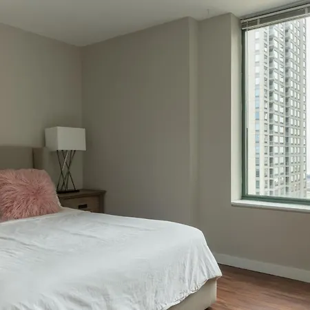 Envitae 3br Downtown Luxurious Views & Pool Apartment