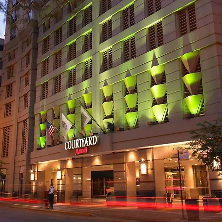 Hotel Courtyard By Marriott Downtown/river North 3*