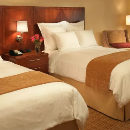Courtyard By Marriott Downtown/river North Hotel 3*