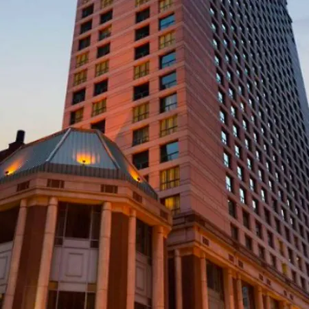 Hilton Magnificent Mile Hotel 3*