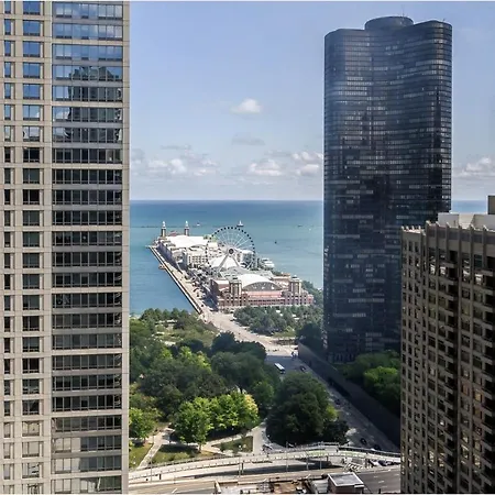 Apartment Captivating With Pier Views, Pool And Gym