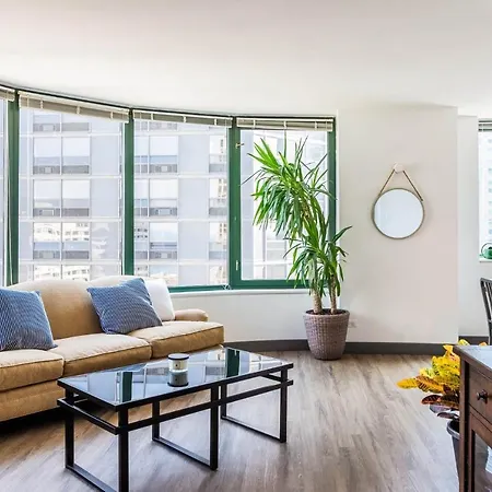 Envitae 3br Luxury Corner Loft With Navy Pier Views Apartment