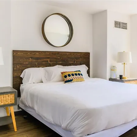 Envitae 2br Vibrant High-rise Penthouse