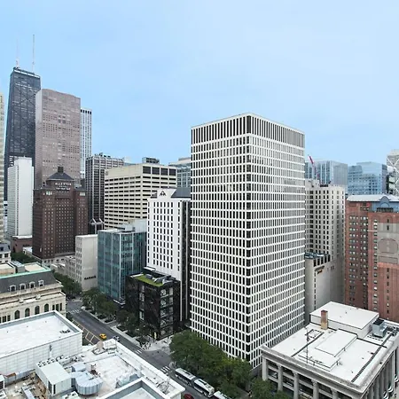 Marriott Downtown Magnificent Mile Hotel