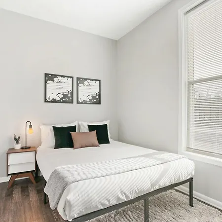 Apartment Trendy & Insta-worthy 2br - Kimball Rep Chicago