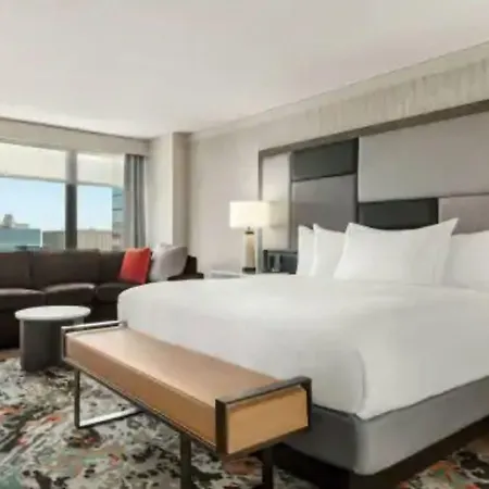 Hilton Grand Vacations Club Magnificent Mile Hotel Chicago
