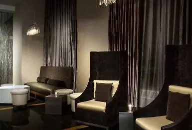 Courtyard Downtown/magnificent Mile Hotel 4*
